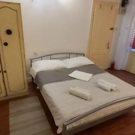 Down Town Apartment Split